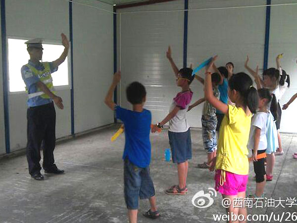 7��24��������ʯ�ʹ�W(xu��)У��(b��o)ӛ�߈F(tu��n)���Ű�֧��־Ը�(du��)�o���ӂ�������һ�ò�һ�ӵ��I(y��)�w�(y��n)�n�����а������t(y��)�����ώ����������ƌW(xu��)������ώ���N�I(y��)���(du��)�T��ϣ�������ӂ��ڸ���(g��)�I(y��)�ώ�ָ��(d��o)�����܌�δ����������Mϣ�����D�顰���������ڽ̌�(d��o)���ӂ���ָͨ�]�Ļ��A(ch��)�քݡ�