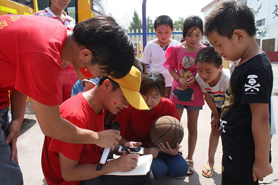 ���Ϲ��I(y��)��W��(j��ng)���Q(m��o)�׌WԺ����ϵ�P�h�������ж�������������`꠵�����ʡƽ�ɽ���P�hѦ���(zh��n)���Ӝϴ���ӢС�W�_չ֧�̻�ӣ��e�k��ӢС�W��һ��Ȥζ�\�ӕ���׌�W���w���W��ƥ�˾������D��W����ِ��ȴ�����ِ�ɿ���