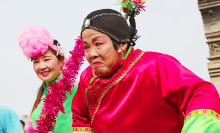 ���՝}�ϴ����һ���׻�Ӿ��ʼ������L(f��ng)茹�����������������Ť������2��16�գ������һ�@�����}�Ͽh�e�����S����ʵĽ��^�Ļ���ӣ����y(t��ng)���׶��˶������ζ����������Ⱥ���[�´����g�gϲϲ�^������׌��(ji��)�՝}�Ǹ��ӽk����ʡ���Ԕ��(x��)�� 