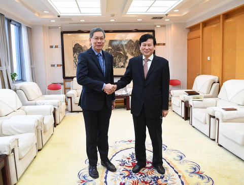 人民日報社社長、總編輯庹震會見新加坡駐華大使呂德耀一行