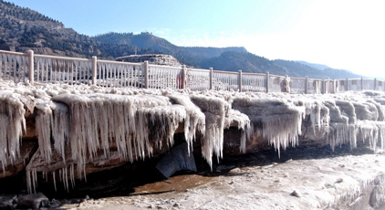 黃河壺口瀑布現(xiàn)冰掛流凌景觀(guān)
