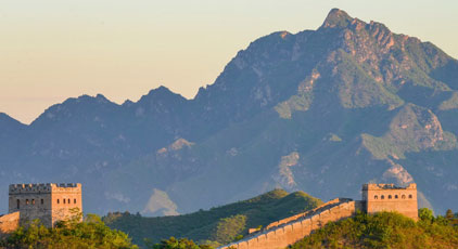 初夏金山嶺長(zhǎng)城晨景美如畫(huà)